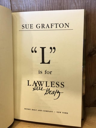 'L' is for Lawless (A Kinsey Millhone Mystery, Book 12)