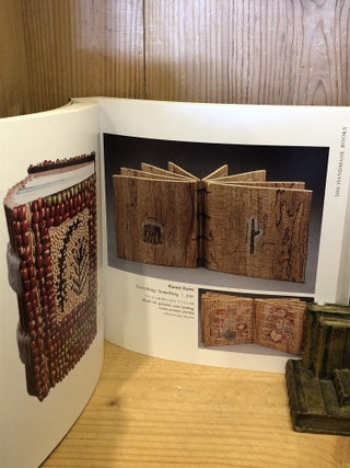 500 Handmade Books, Inspiring Interpretations of a Timeless Form